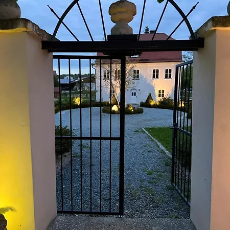 Lola Montez Schloessl Villa