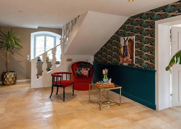 Villa Lola Montez Schloessl *